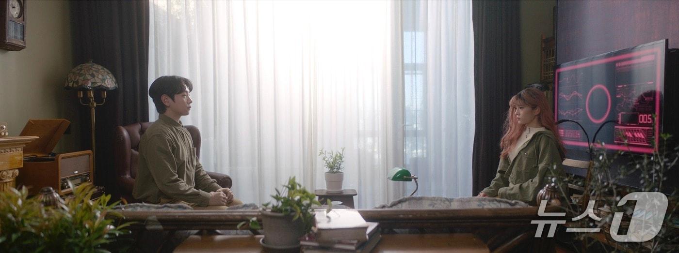 &#39;공연계의 아카데미상&#39;으로 불리는 미국 &#39;토니상&#39;에서 작품상을 비롯해 무려 6개 부문을 석권하며 한국 뮤지컬의 명성을 세계에 알린 &#39;어쩌면 해피엔딩&#39;의 영화 버전이 제19회 대구국제뮤지컬페스티벌에서 특별 상영된다. 사진은 뮤지컬 영화 &#39;어쩌면 해피엔딩&#39; 스틸컷. &#40;딤프 제공. 재판매 및 DB 금지&#41;/뉴스1