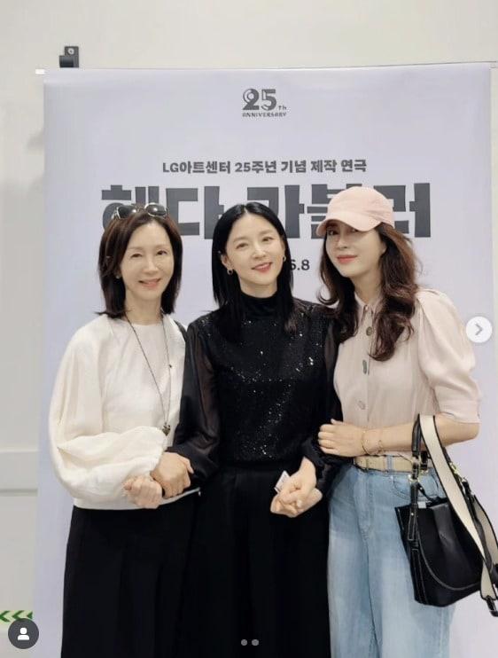 본문 이미지 - 송윤아 인스타그램