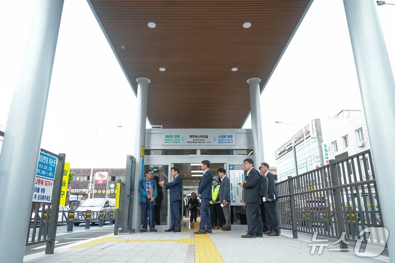 본문 이미지 - 제주시는 오는 8월 1일부터 신규 개통한 서광로 중앙버스전용차로 위반 행위를 단속한다고 3일 밝혔다.(제주도 제공. 재판매 및 DB 금지)/뉴스1 