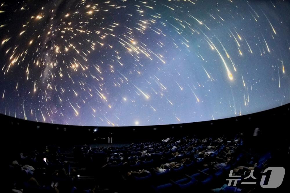 본문 이미지 - 국립부산과학관 천체투영관(별자리 관측프로그램) 사진.(국립부산과학관 제공. 재판매 및 DB 금지)