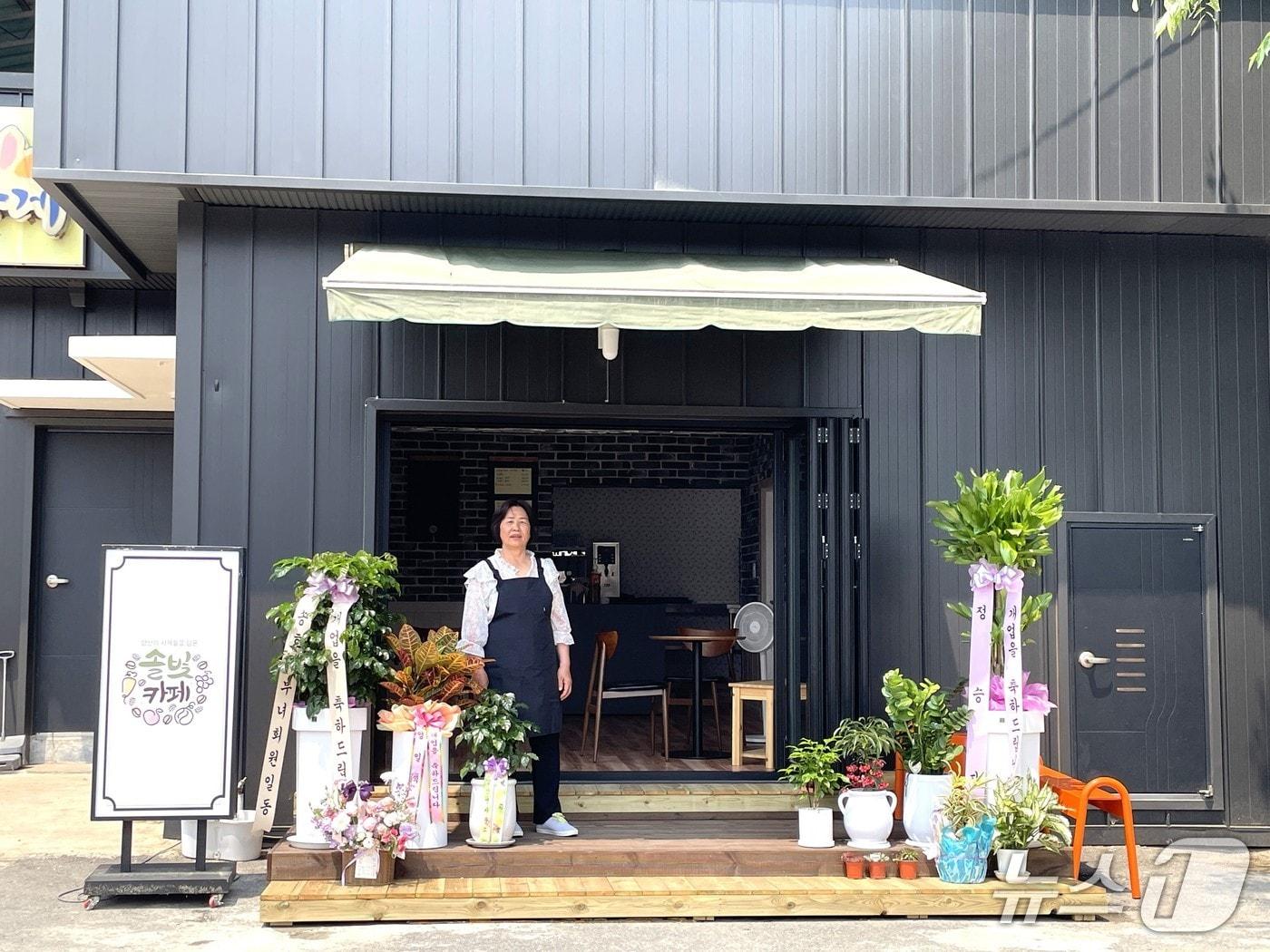 본문 이미지 - 개장한 영동군 양산면 &#39;솔빛카페&#39; &#40;영동군 제공. 재판매 및 DB금지&#41; /뉴스1 