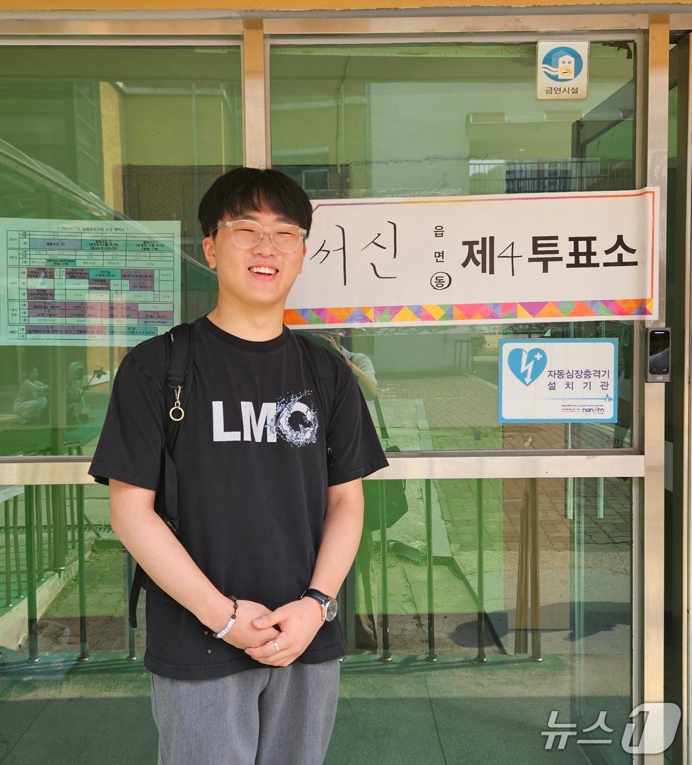 본문 이미지 - 첫 투표 마친 임현우 군(18·전주고등학교 3학년). 2025.6.3/뉴스1 신준수 기자