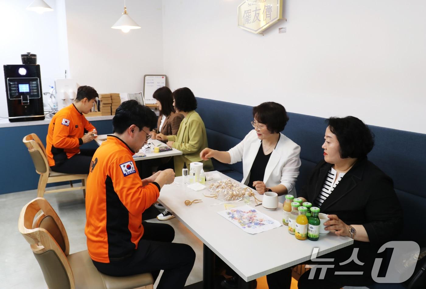 광주 소방공무원 심리 치유 '원데이 클래스' 모습 (광주시 제공. 재판매 및 DB 금지) 2025.6.3/뉴스1 