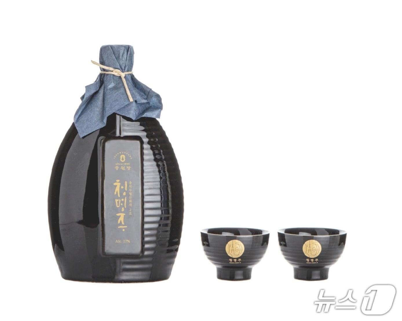 본문 이미지 - 넷플릭스 오리지널 시리즈 &#39;오징어 게임&#39; 시즌3에서 만찬주로 사용된 충북무형문화재 2호 청명주.&#40;중원당 누리집 캡처. 재판매 및 DB금지&#41;/뉴스1 