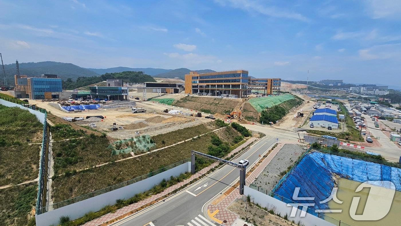 한국원자력연구원이 경북 경주시 감포읍 일원에서 소형모듈원자로&#40;SMR&#41; 개발 등을 담당할 문무대왕과학연구소 공사를 진행하고 있다.  2025.6.30/뉴스1 ⓒ News1 최창호 기자