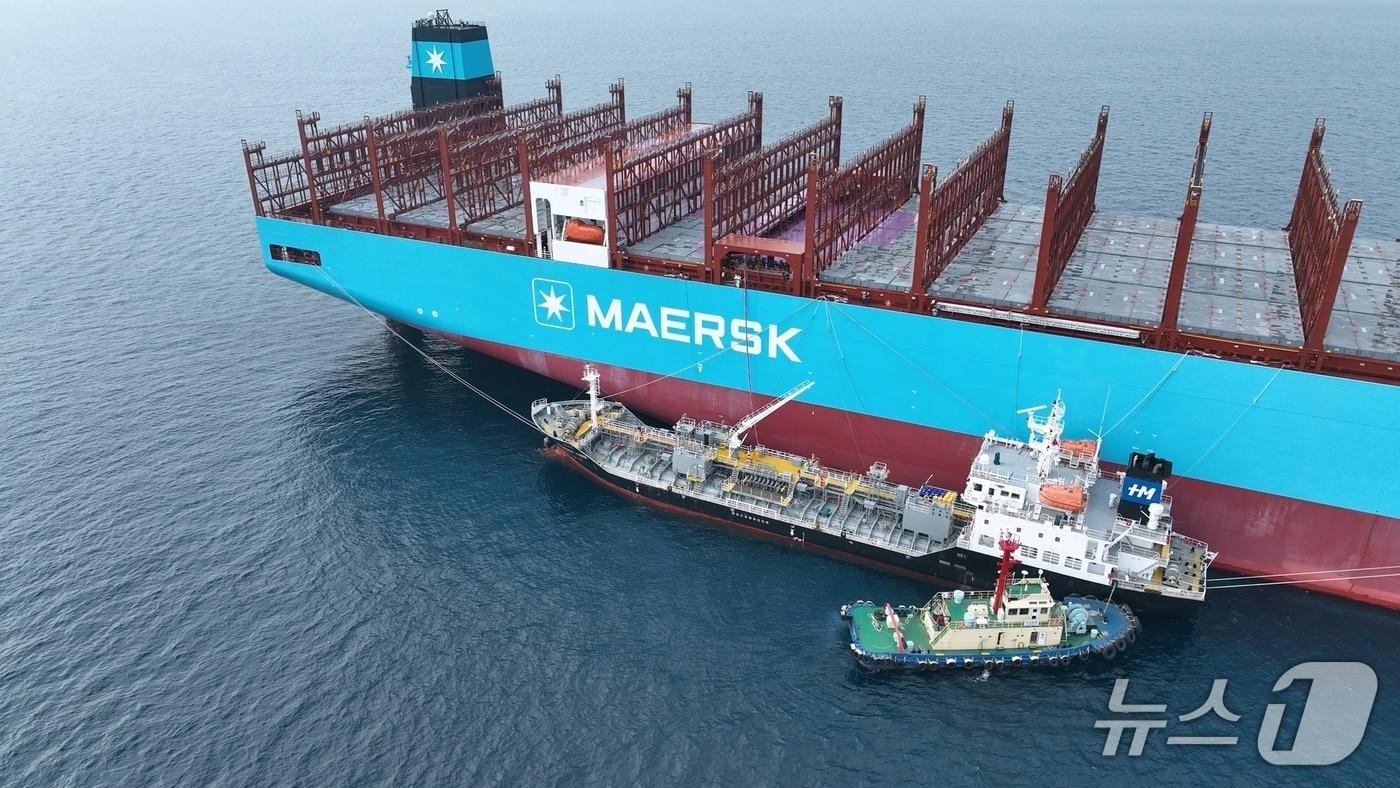 선박 통한 메탄올 연료 공급&#40;STS, Ship-To-Ship&#41;&#40;해양수산부 제공&#41;