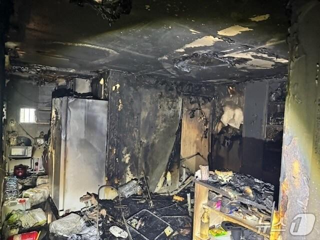 본문 이미지 - 30일 오전 6시54분께 대전 서구 갈마동의 한 빌라에서 불이 나 11분 만에 꺼졌다.(대전소방본부 제공) /뉴스1