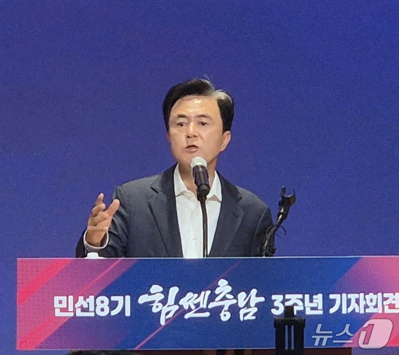 본문 이미지 - 김태흠 충남지사가 30일 도청 대회의실에서 열린 민선8기 3주년 기자회견에서 발언하고 있다. 2025.6.30/뉴스1 ⓒ News1 최형욱 기자