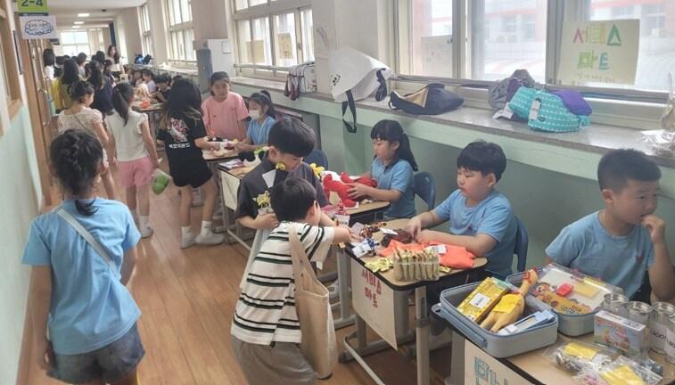 본문 이미지 -  조치원 대동초 개교 110주년 전교생 나눔장터. (세종 조치원대동초 제공. 재판매 및 DB금지)