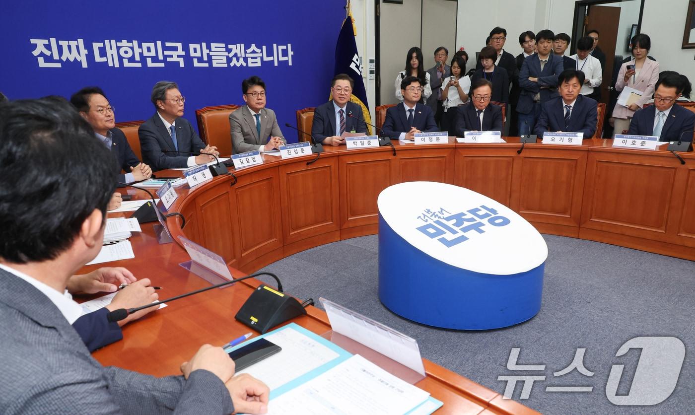 박일준 대한상공회의소 상근부회장이 30일 서울 여의도 국회에서 열린 더불어민주당-경제 6단체 상근부회장단 상법 간담회에서 모두 발언을 하고 있다. 2025.6.30/뉴스1 ⓒ News1 안은나 기자