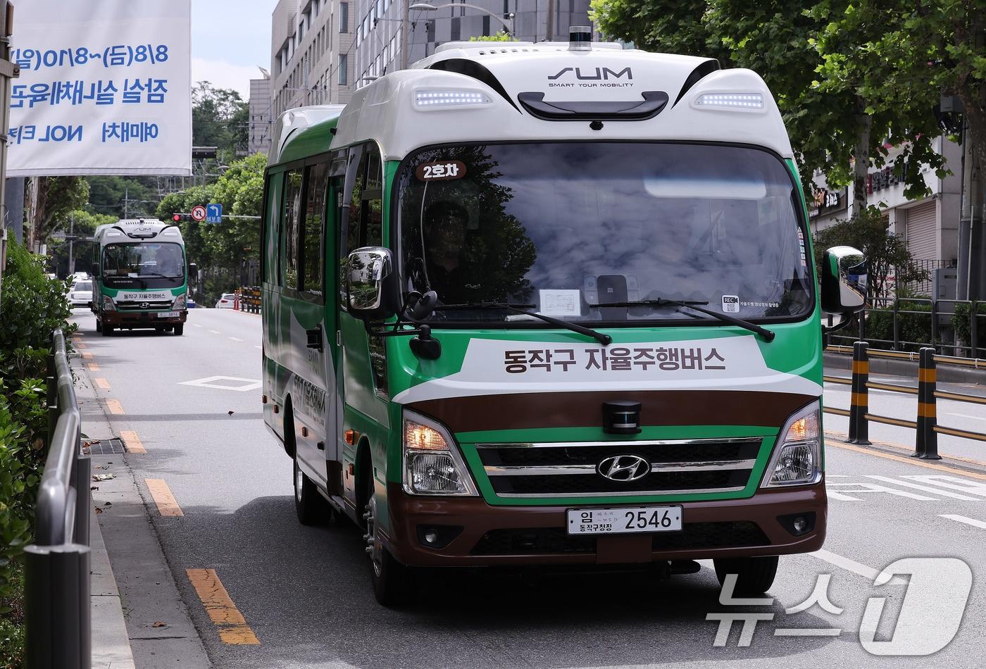자치구 단위 마을버스 성격의 &#39;지역동행 자율주행버스&#39;가 30일 서울 동작구 숭실대 중문 정류소에서 시범 운행을 하고 있다. 2025.6.30/뉴스1 ⓒ News1 박지혜 기자