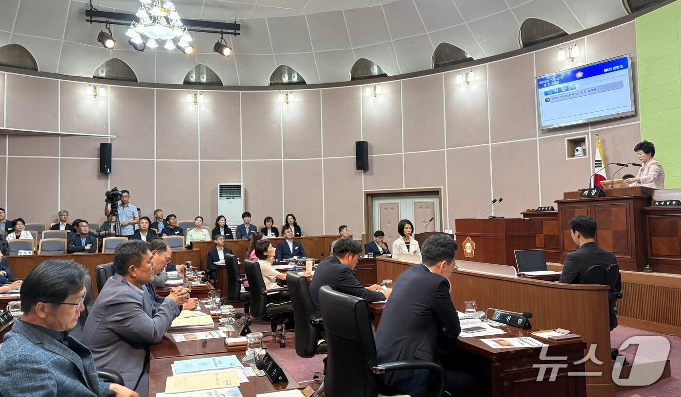 30일 열린 제255회 거제시의회 제1차 정례회에서 민생회복지원금 지원 조례안을 심의하고 있다.2025.06.30/뉴스1 강미영기자