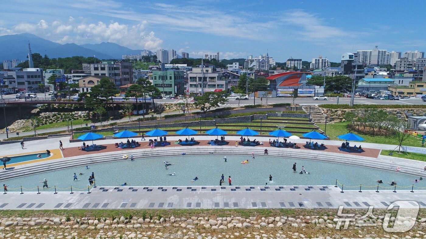 7월 1일 개장하는 양양남대천 퐁당퐁당 물놀이장 전경.(양양군 제공, 재판매 및 DB 금지) 2025.6.30/뉴스1