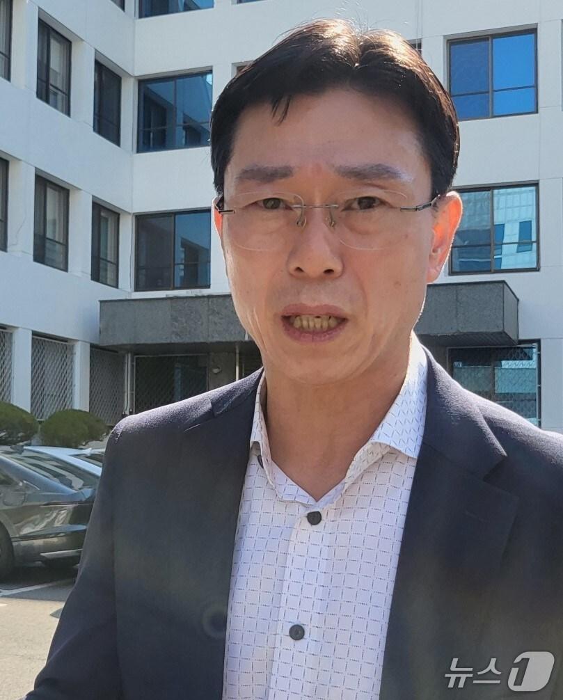 본문 이미지 - &#39;해병대 채상병 순직 사건&#39; 관련 조사에 피의자 신분으로 소환된 임성근 전 해병대 1사단장이 4일 오전 조사를 받기 위해 대구지검에 도착해 취재진 질문에 입장을 밝히고 있다.2025.6.4/뉴스1 ⓒ News1 이성덕 기자