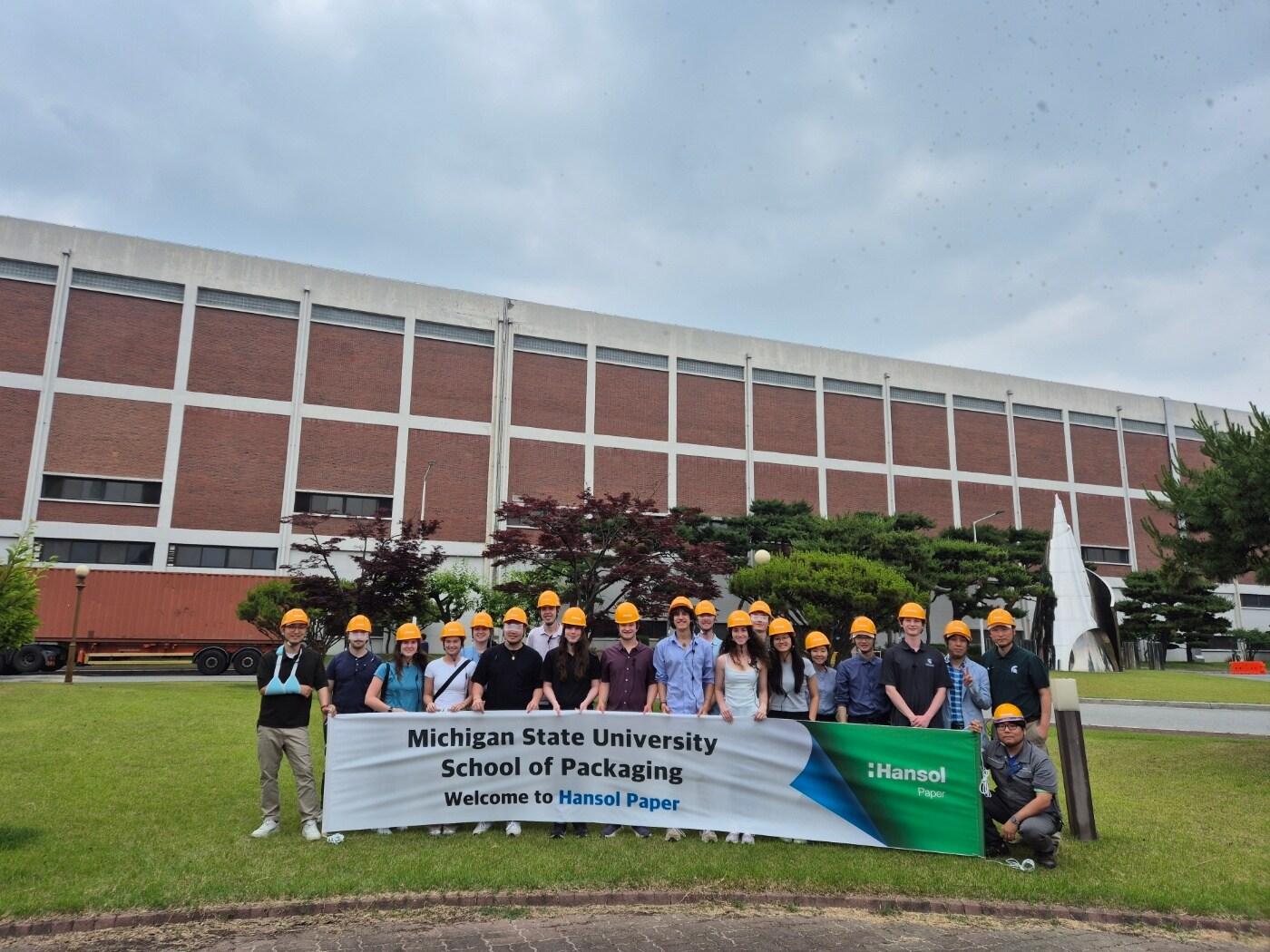 본문 이미지 - 한솔제지가 미국 미시간 주립대 패키징학과를 초처애 기술 교류의 장을 마련했다(한솔홀딩스 제공)
