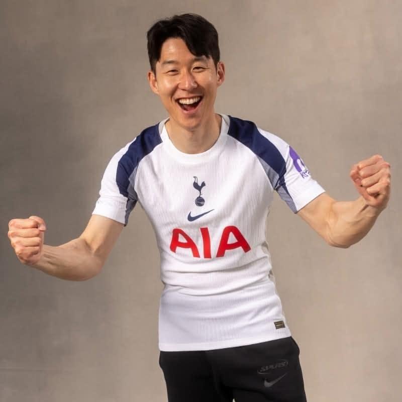 본문 이미지 - 토트넘 홋스퍼의 새 유니폼 모델로 나선 손흥민(토트넘 홈페이지 제공) 
