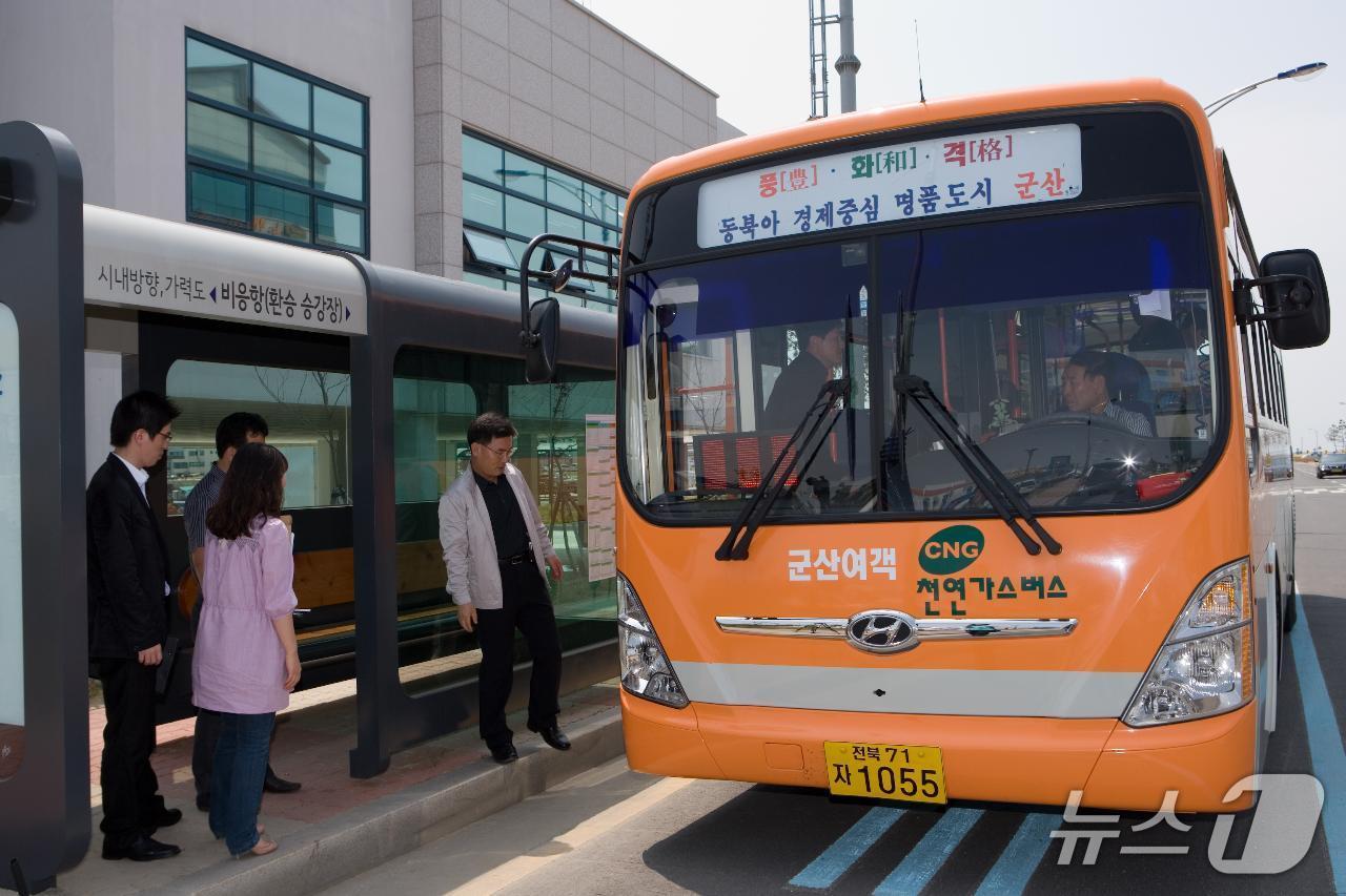 본문 이미지 - 군산시가 시내버스 노선 개편을 위해 9일부터 30일까지 시민들의 의견을 수렴에 나선다.(군산시 제공. 재판매 및 DB금지)