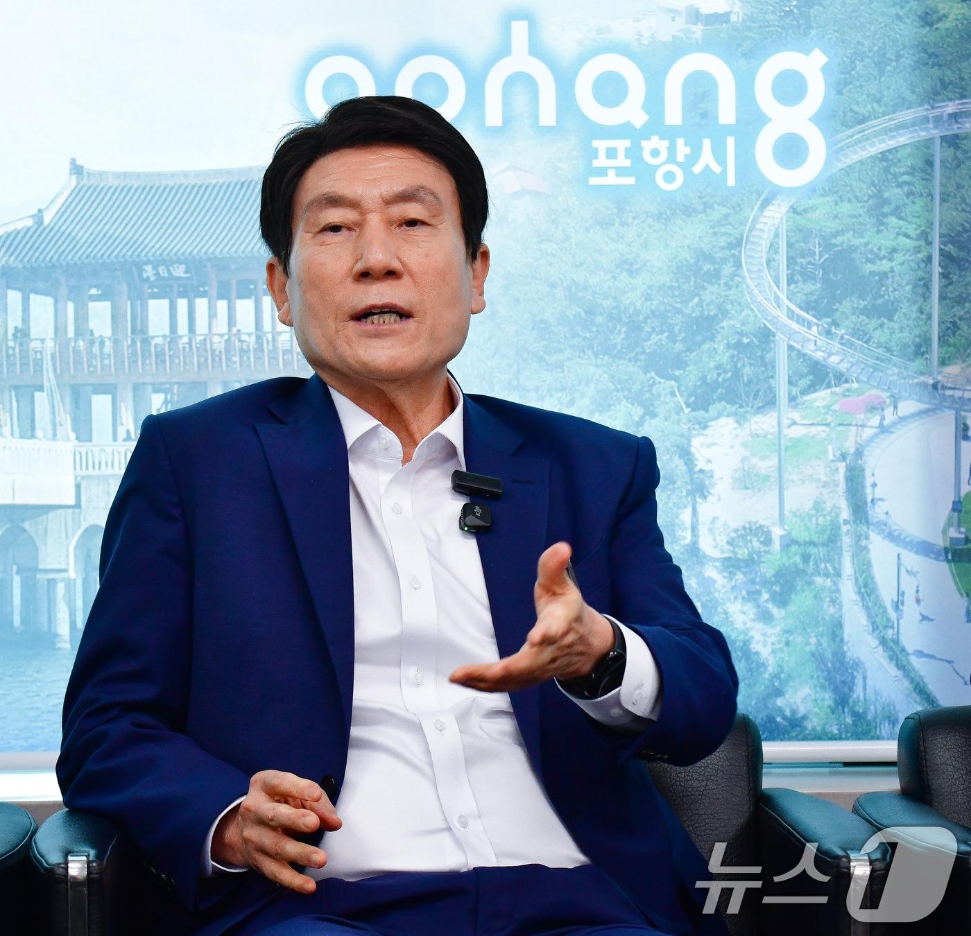 본문 이미지 - 이강덕 포항시장이 4일 시청에서 가진 기자간담회에서 &#34;이재명 정부에 포스텍 의대, 설립, 영일만대교 건설, 철강산업 위기 대응 특별법 제정 등을 요청할 것&#34;이라고 밝혔다. 2025.6.4/뉴스1 ⓒ News1 최창호 기자