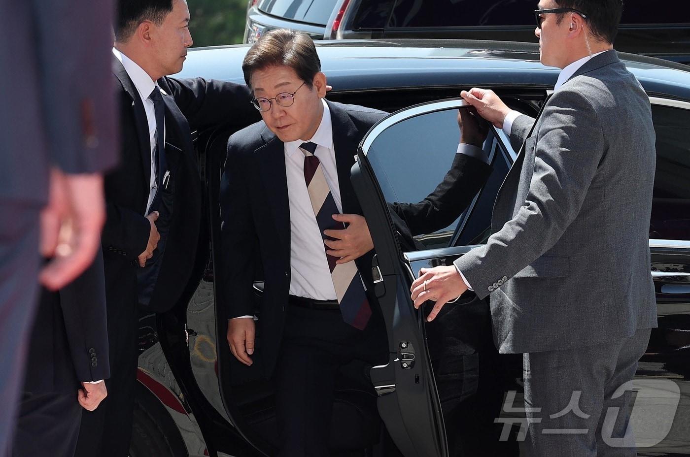 이재명 제21대 대한민국 대통령이 4일 취임 행사가 열리는 국회에 도착하고 있다. 2025.6.4/뉴스1 ⓒ News1 국회사진기자단