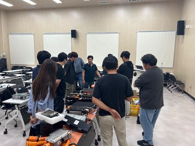 본문 이미지 - 한국교통안전공단 첨단특장차 미래차전환 인력양성 교육 모습.(한국교통안전공단 제공)