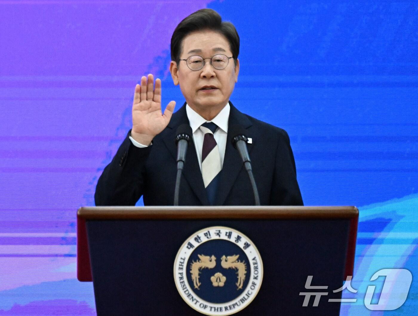 본문 이미지 - 이재명 대통령이 4일 오전 서울 여의도 국회에서 제21대 대통령 취임선서를 하고 있다. 2025.6.4/뉴스1 ⓒ News1 국회사진기자단