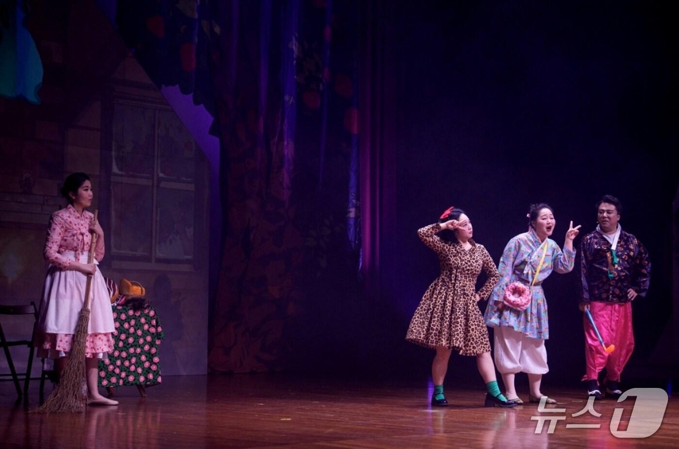 충북 증평군이 4일 증평문화회관에서 가족 오페라 '신콩쥐'를 선보였다.(증평군 제공)/뉴스1