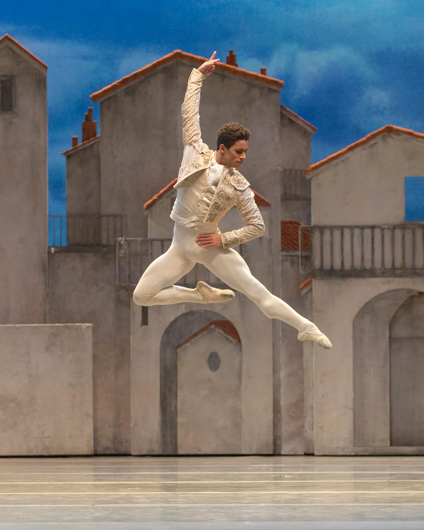 본문 이미지 - 영국 로열 발레 '돈키호테' 공연 사진(LG아트센터 제공)