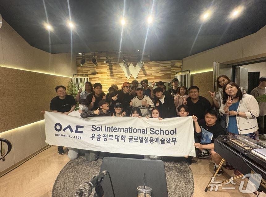 본문 이미지 - 우송정보대 글로벌실용예술학부 1990년대 레트로 R&B음악 현장체험학습. (우송정보대 제공.재판매 및 DB금지)/뉴스1 