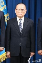 본문 이미지 - 이재명 정부 첫 대통령실 안보실장으로 임명된 위성락 더불어민주당 의원이 4일 서울 용산구 대통령실 청사 브리핑룸에서 열린 인선 발표에 참석해 있다. 2025.6.4/뉴스1 ⓒ News1 허경 기자