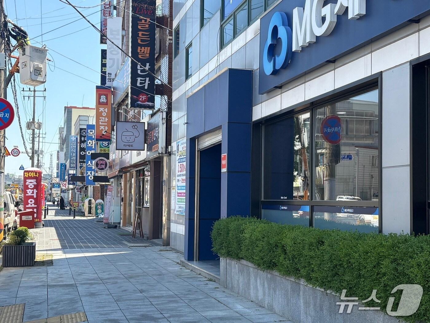 본문 이미지 - 김제 '1호 골목형 상점가'로 지정된 요촌동 동서로 상점가.(김제시 제공. 재판매 및 DB금지)