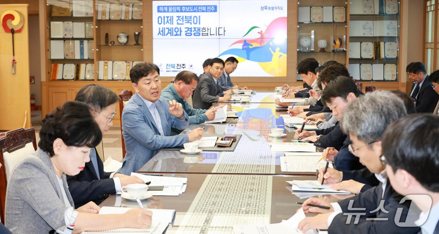 4일 김관영 전북지사가 이재명 대통령 취임에 따른 새 정부 정책방향 및 국정과제 반영 등 도 차원의 대응 전략을 점검하는 긴급 간부티타임을 주재하고 있다.(전북자치도 제공. 재판매 및 DB금지)/뉴스1 