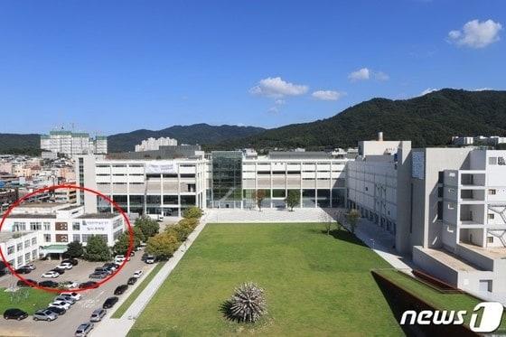 본문 이미지 - 철거 뒤 임시 주차장 조성을 추진하는 문화제조창 별관 건물.(청주시 제공. 재판매 및 DB금지)/뉴스1