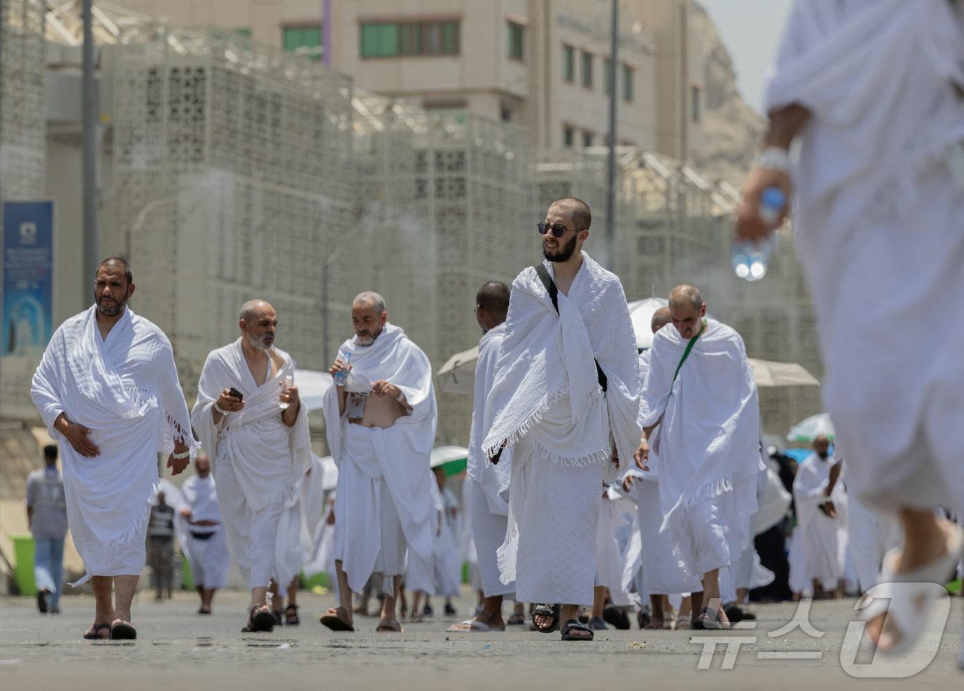 본문 이미지 - 무슬림들이 4일(현지시간) 성지순례를 하기 위해 사우디아라비아 메카로 모여들고 있다. 2025.06.04 ⓒ 로이터=뉴스1 ⓒ News1 정지윤 기자