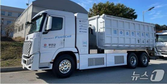 본문 이미지 - 전북 부안군의 수소전기트럭.&#40;부산시청 제공. 재판매 및 DB 금지&#41;
