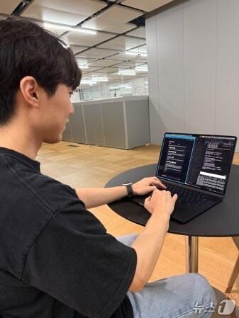 본문 이미지 -  인공지능 조교(VTA)를 활용하는 모습(KAIST 제공) /뉴스1