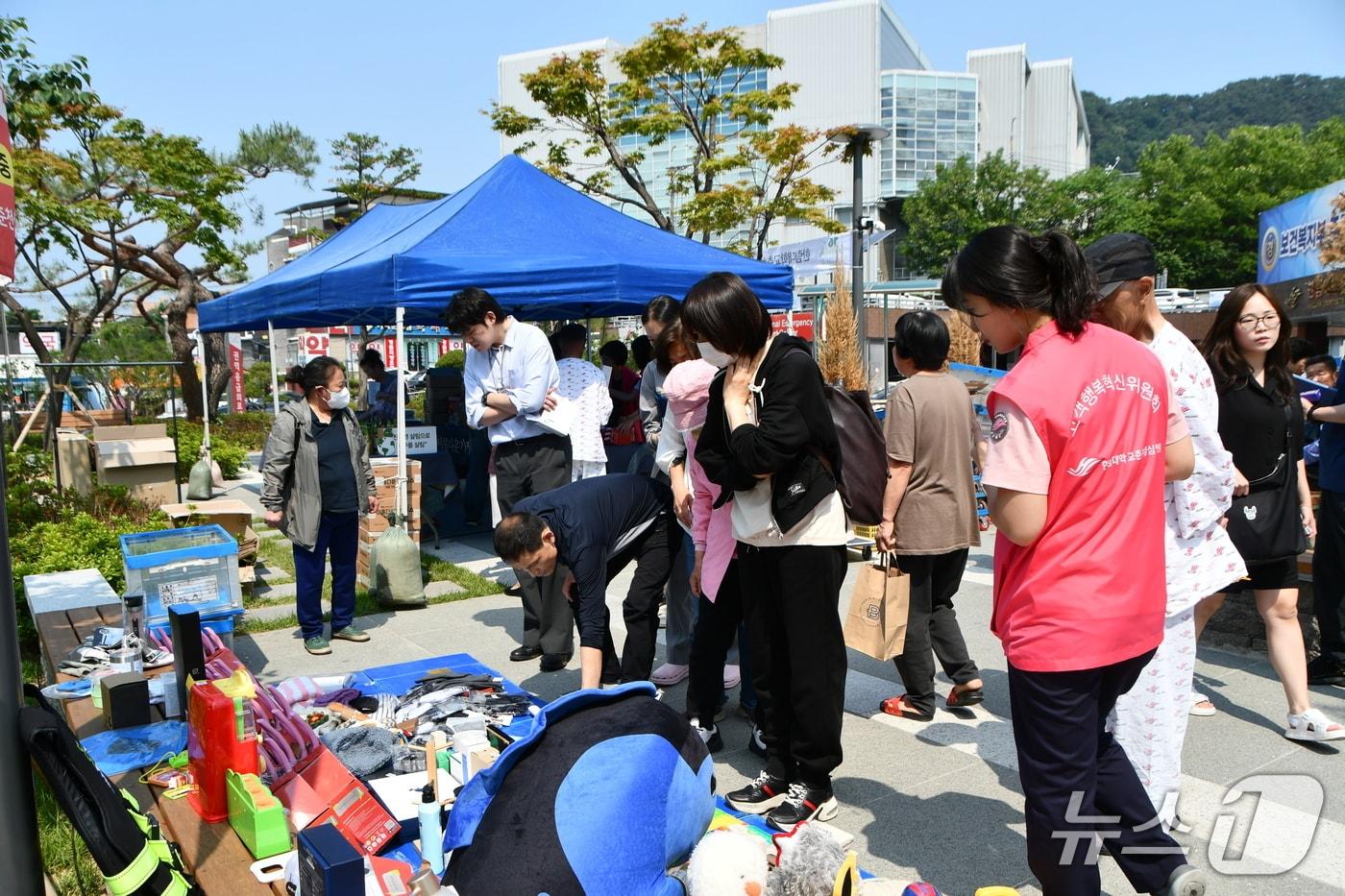 아름다운가게와 함께하는 나눔 바자회.&#40;한림대 춘천성심병원 제공. 재판매 및 DB금지&#41;/뉴스1