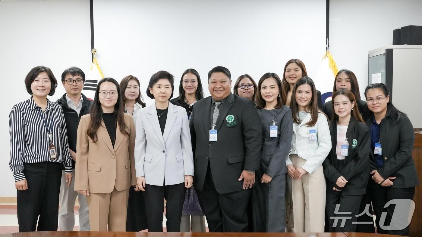질병관리청-태국 보건부 단체사진(질병청 제공) 2025.6.5/뉴스1