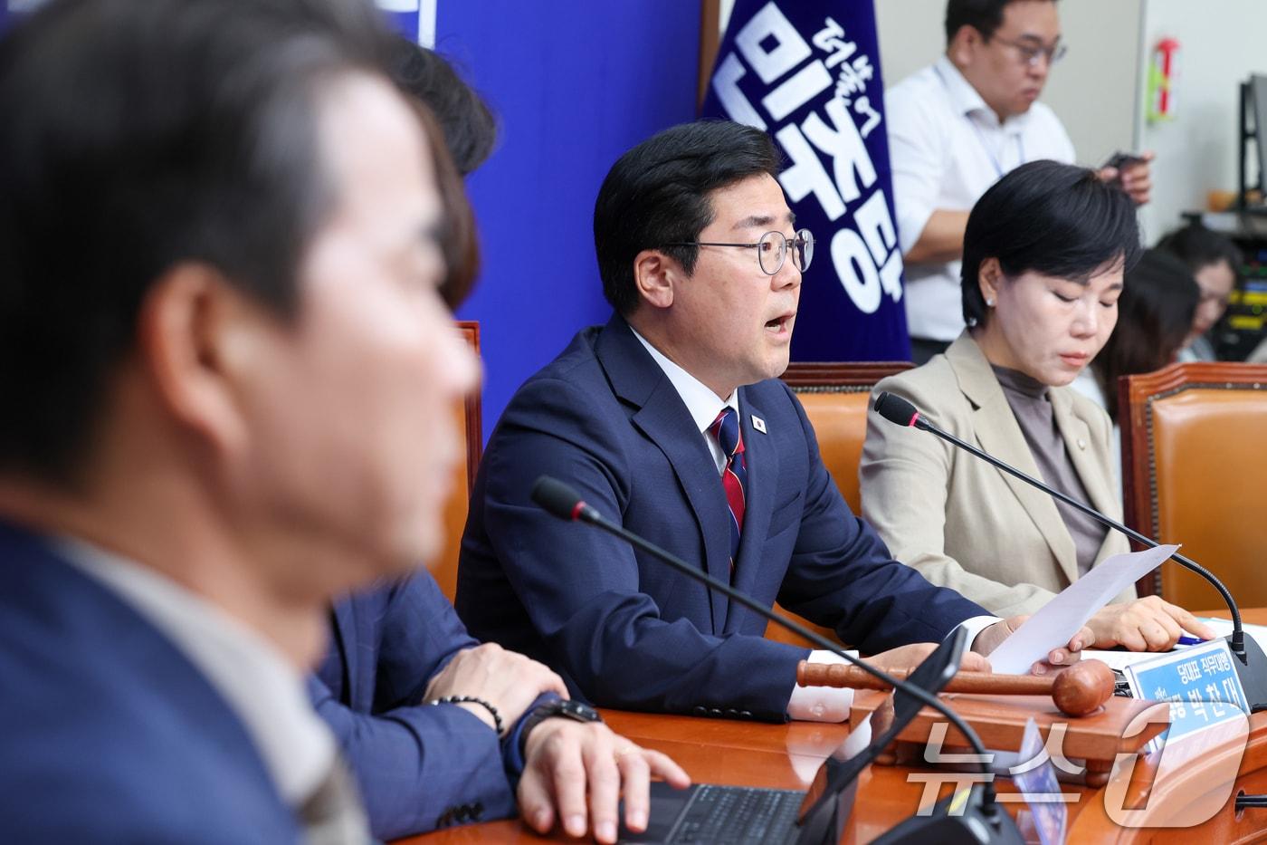 박찬대 더불어민주당 대표 직무대행 겸 원내대표가 5일 오전 서울 여의도 국회에서 열린 최고위원회의에 참석해 모두 발언하고 있다. 2025.6.5/뉴스1 ⓒ News1 안은나 기자