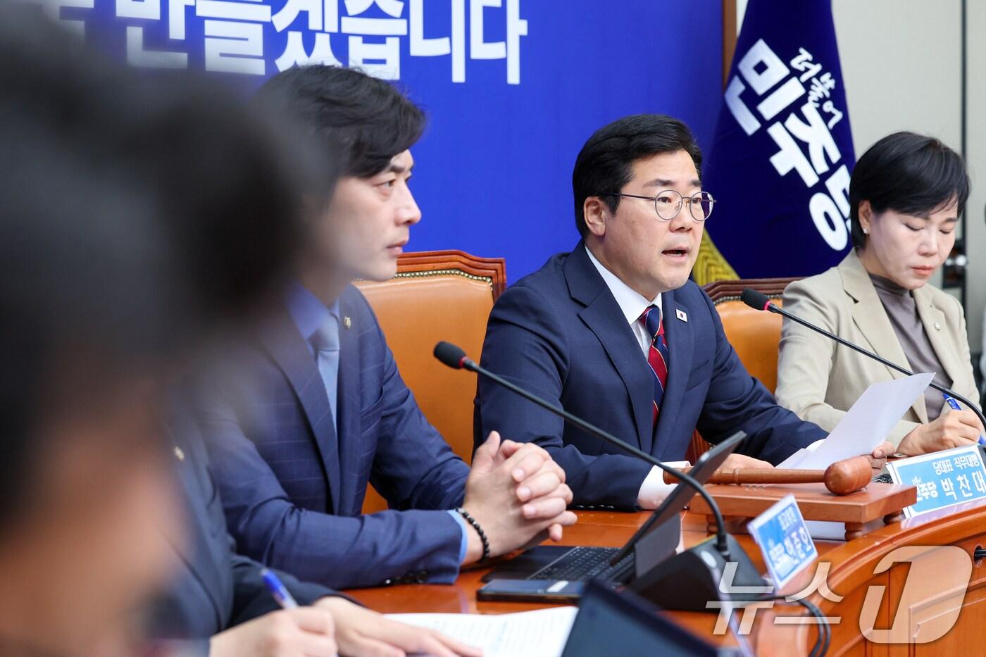 박찬대 더불어민주당 대표 직무대행 겸 원내대표가 5일 오전 서울 여의도 국회에서 열린 최고위원회의에 참석해 모두 발언하고 있다. 2025.6.5/뉴스1 ⓒ News1 안은나 기자