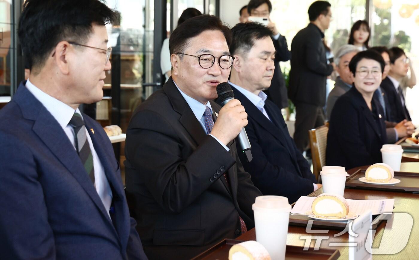 우원식 국회의장이 5일 서울 여의도 국회 강변서재에서 열린 '세계 환경의 날 기념 국회 기후위기특위 초청 차담회'에서 인사말을 하고 있다. 2025.6.5/뉴스1 ⓒ News1 김민지 기자