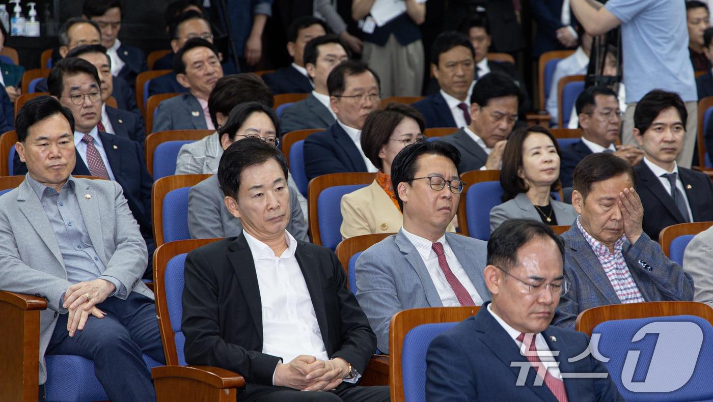 5일 오전 서울 여의도 국회에서 열린 국민의힘 의원총회. 2025.6.5/뉴스1 ⓒ News1 이재명 기자