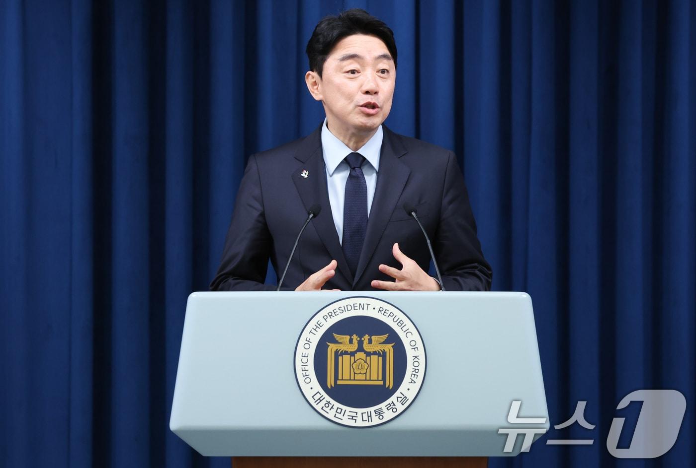 강훈식 대통령 비서실장이 5일 서울 용산구 대통령실 청사 브리핑룸에서 출입기자들과 만나 발언하고 있다. 2025.6.5/뉴스1 ⓒ News1 허경 기자