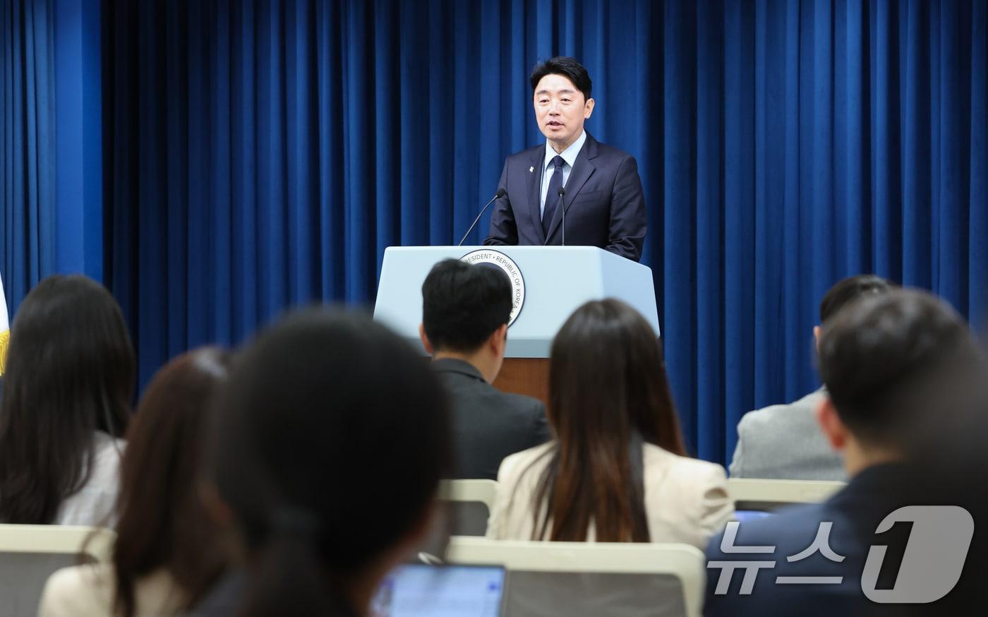 강훈식 대통령 비서실장이 5일 서울 용산구 대통령실 청사 브리핑룸에서 출입기자들과 만나 발언하고 있다. 2025.6.5/뉴스1 ⓒ News1 허경 기자