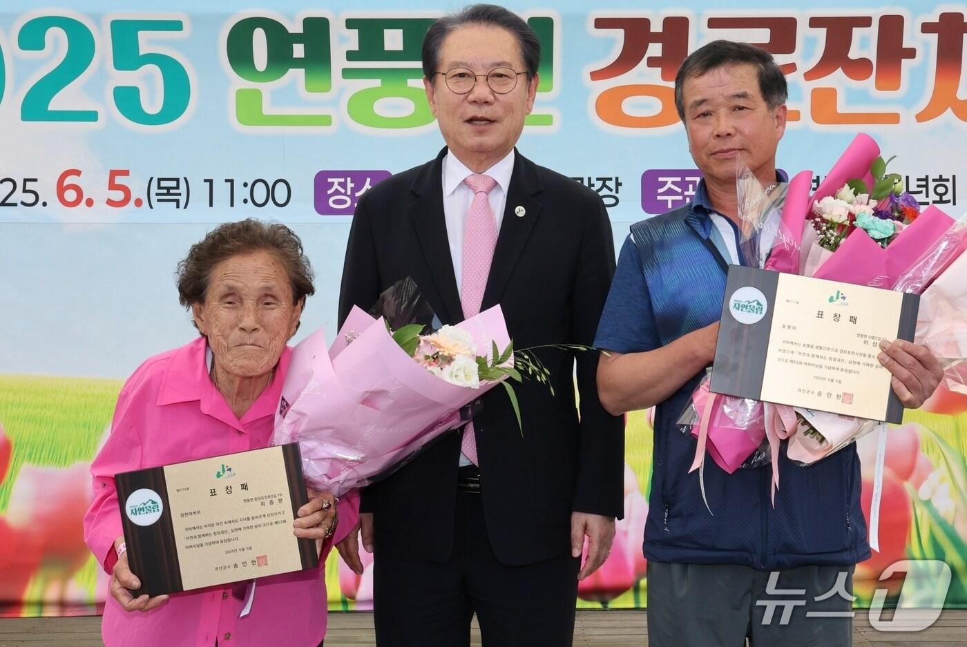 충북 괴산군 연풍면은 5일 연풍문화센터 광장에서 '2025 연풍면 경로잔치'를 성황리에 개최했다.(괴산군 제공, 재판매 및 DB금지)/뉴스1