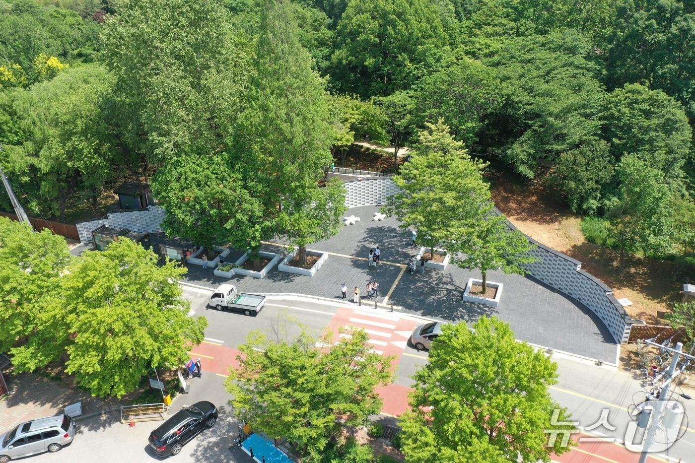 진입로 새단장 마친 전북 전주수목원 소담문(도로공사 전북본부 제공)2025.6.5/뉴스1