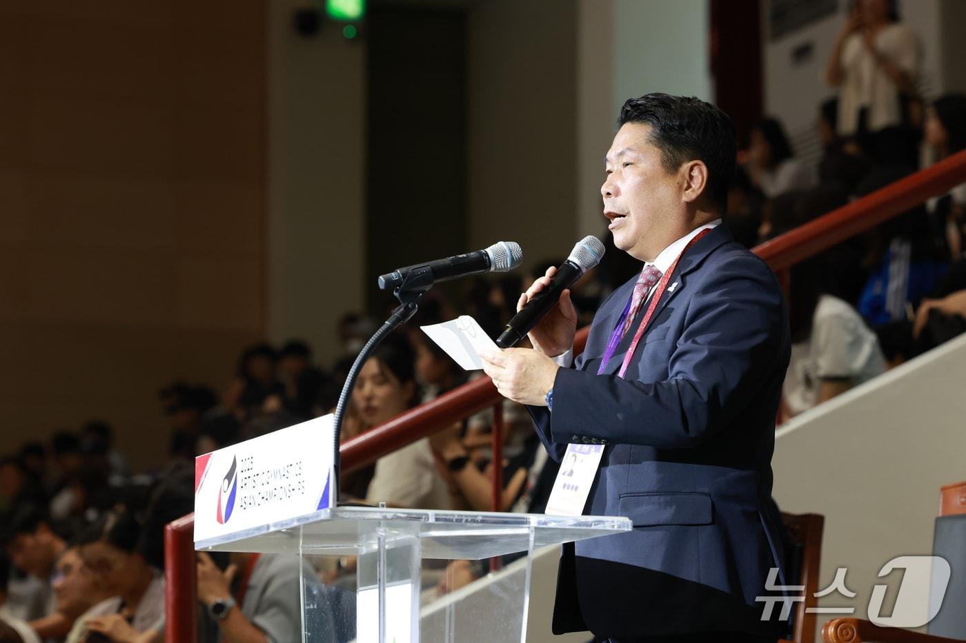 2025 기계체조 아시아선수권대회에서 개막 선언하는 김창규 제천시장.&#40;제천시의회 제공, 재판매 및 DB금지&#41;/뉴스1  
