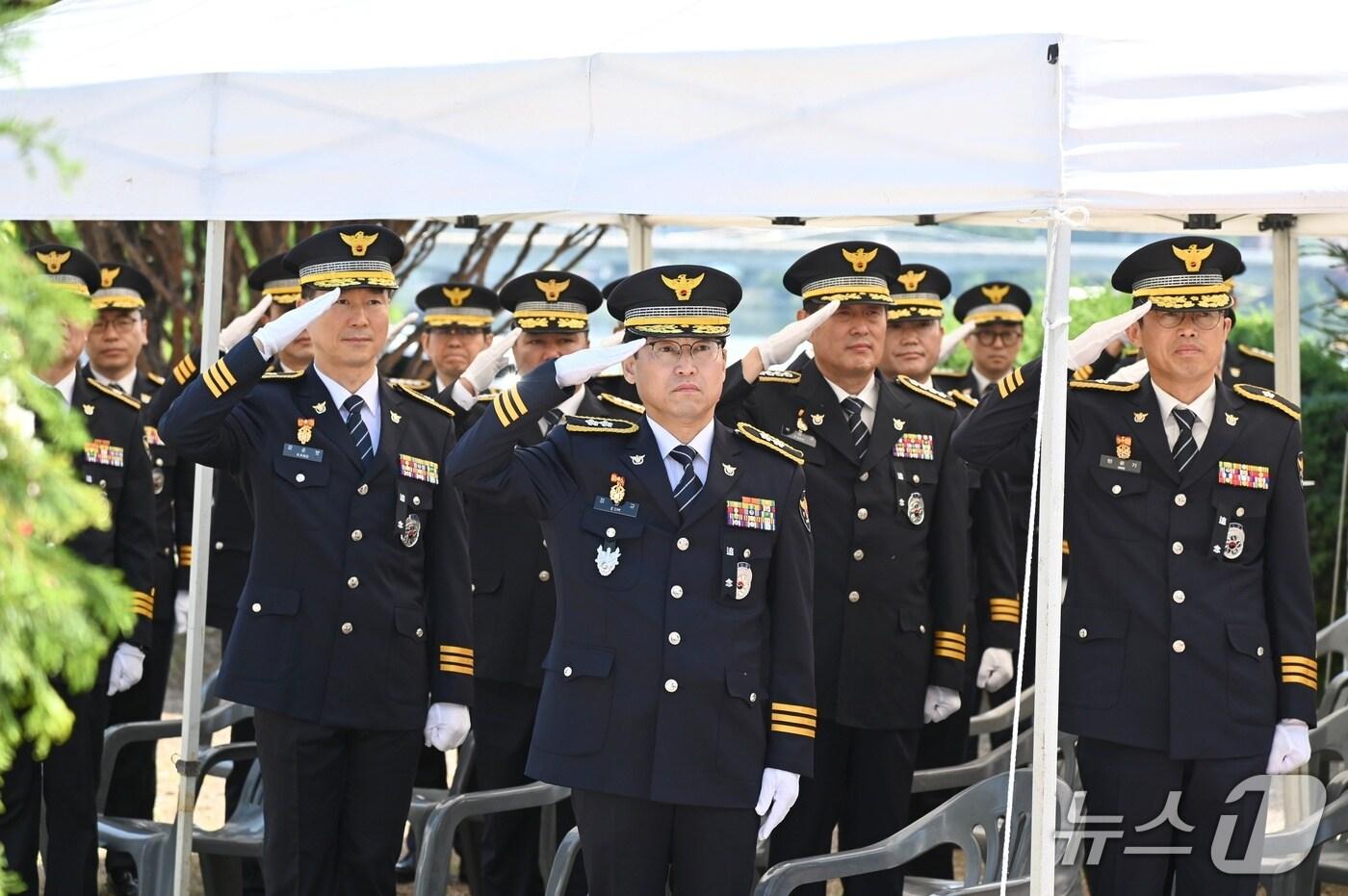 강원경찰청, 제70주년 현충일 추념식 개최.&#40;강원경찰청 제공. 재판매 및 DB금지&#41;/뉴스1