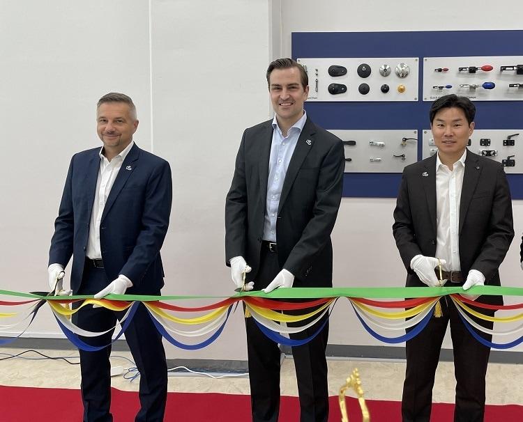 본문 이미지 - 왼쪽부터 차례로 Marcus Schneck (CEO, KIPP), Nicolas Kipp (Managing Partner, KIPP), 권철원(General Manager, Kipp Korea) / 사진=한국킵(KIPP KOREA) 제공