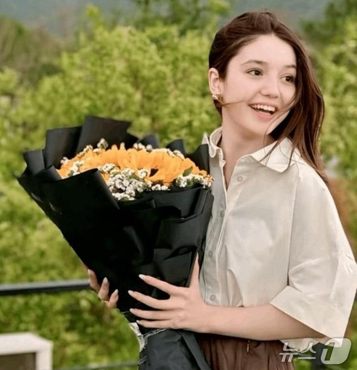 본문 이미지 - 파키스탄의 유명 인플루언서 사나 유사프(17).