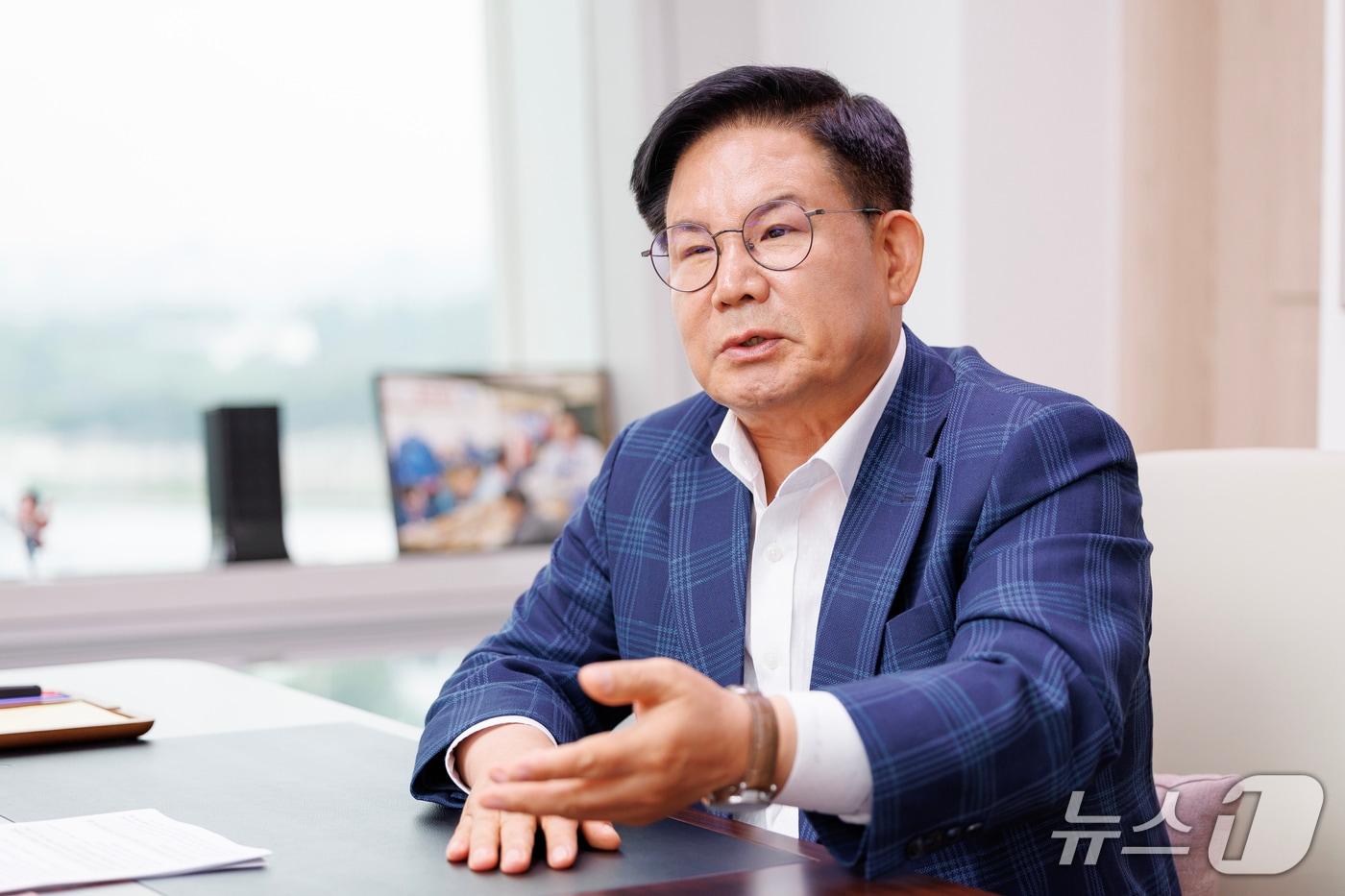 박강수 마포구청장이 뉴스1과 인터뷰를 하고 있다.(사진=마포구청 제공) 